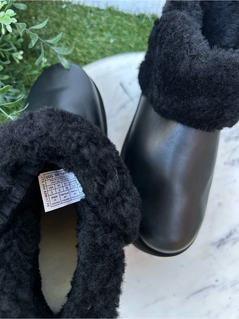 UGG Women's Black Ultra Mini Alina Bootie size 5 NEW /no box
